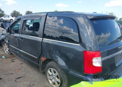 2011 Chrysler Town & Country Touring from USA, damaged, VIN 2A4RR5DG2BR697854